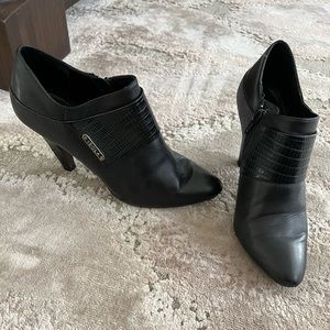 Isola Sabriel Leather Bootie size 8